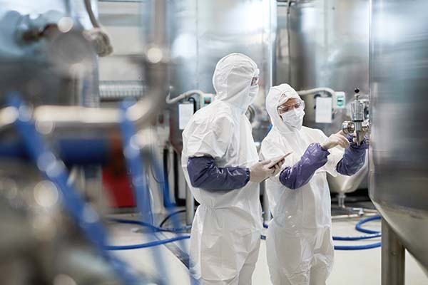 AdobeStock_418979834.jpeg (Two Workers Controlling Pharmaceutical Production)